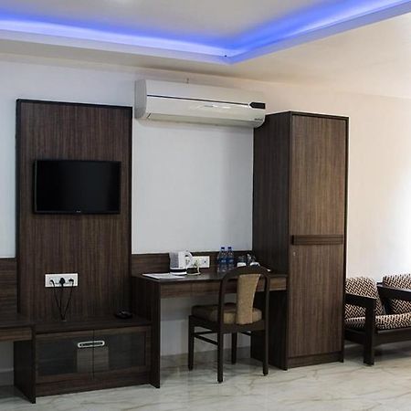 โรงแรมกล สาคร Pimpri-Chinchwad ภายนอก รูปภาพ