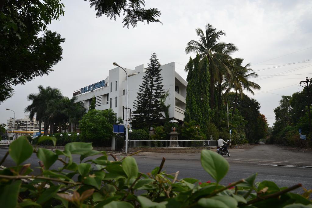 โรงแรมกล สาคร Pimpri-Chinchwad ภายนอก รูปภาพ
