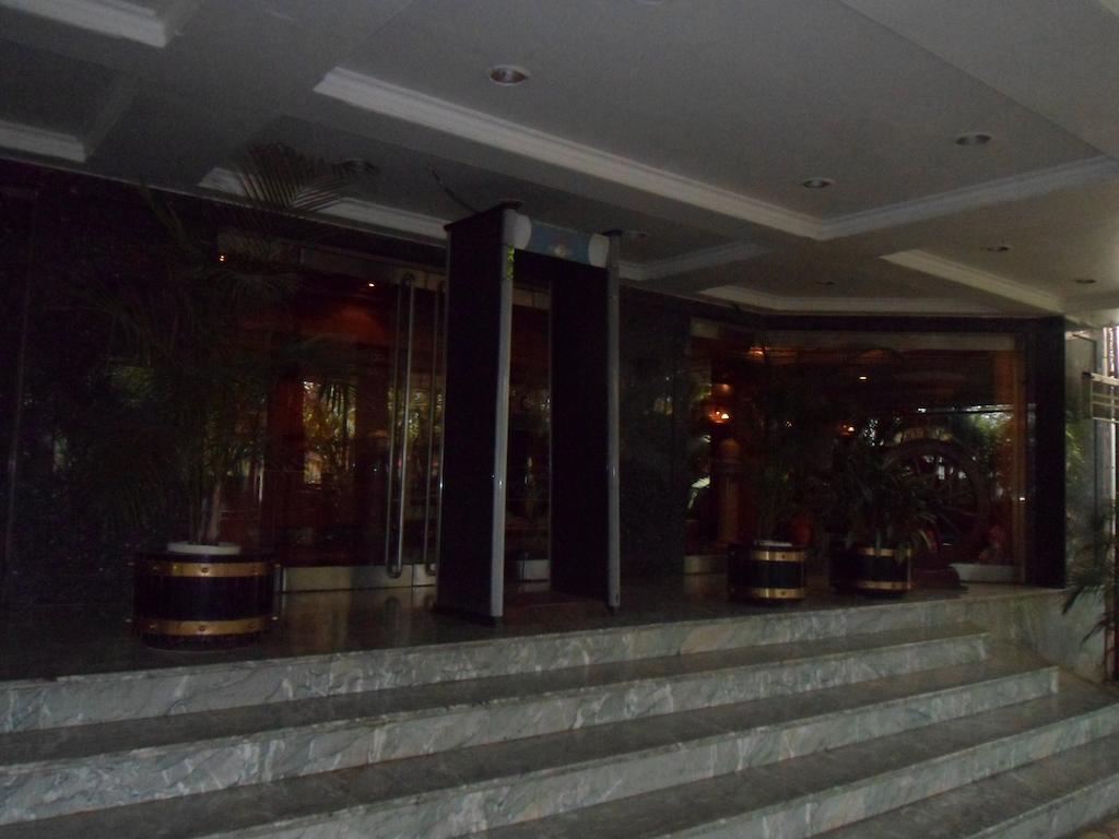 โรงแรมกล สาคร Pimpri-Chinchwad ภายนอก รูปภาพ
