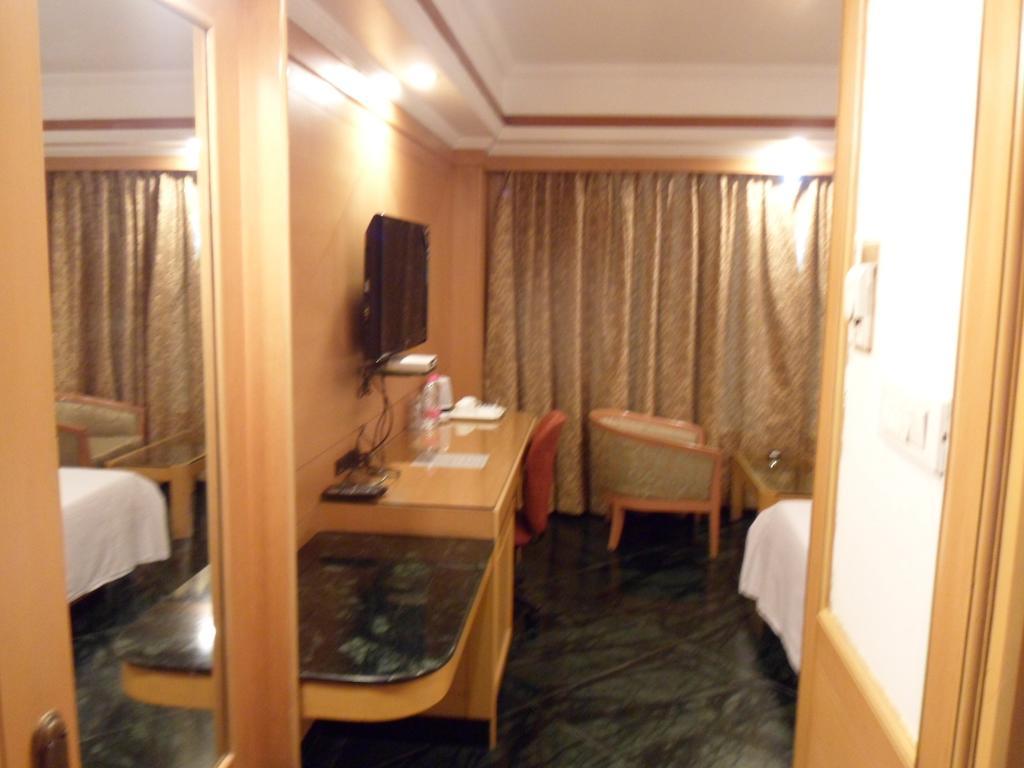 โรงแรมกล สาคร Pimpri-Chinchwad ภายนอก รูปภาพ