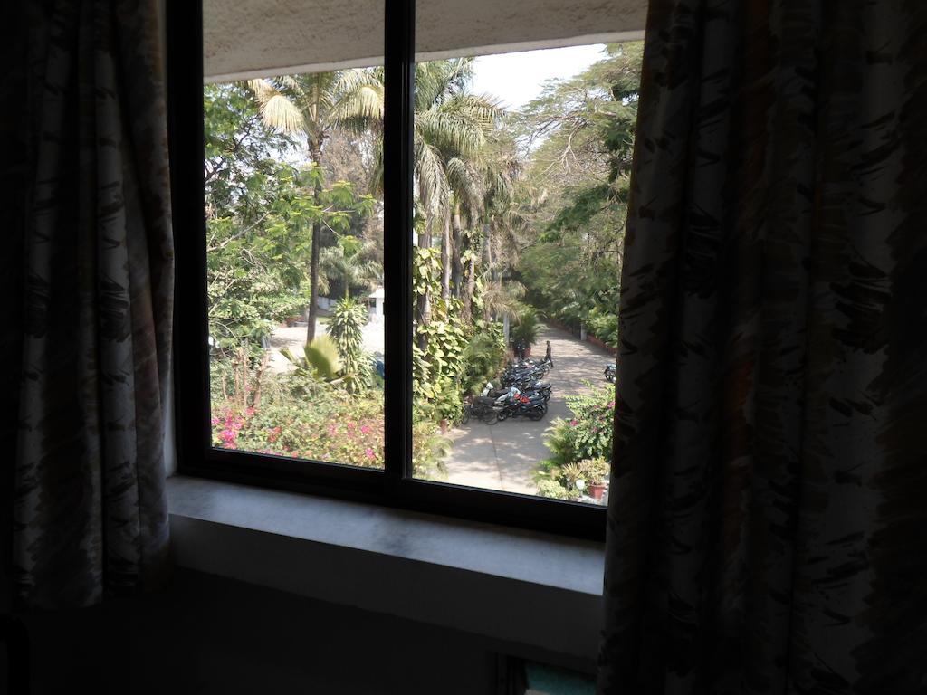 โรงแรมกล สาคร Pimpri-Chinchwad ภายนอก รูปภาพ