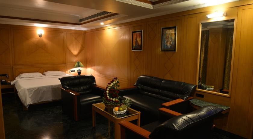 โรงแรมกล สาคร Pimpri-Chinchwad ภายนอก รูปภาพ