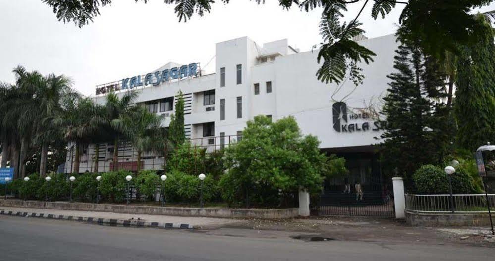 โรงแรมกล สาคร Pimpri-Chinchwad ภายนอก รูปภาพ